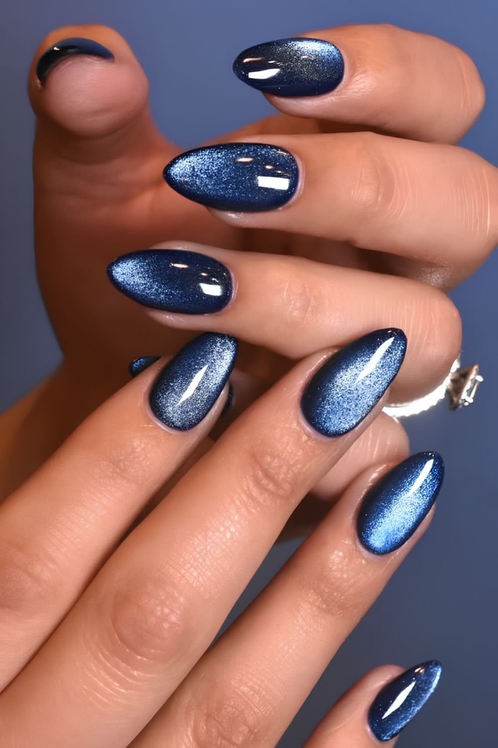 Deep Blue Magnetic Cat-Eye Medium Almond Nails Deep Blue Magnetic Cat-Eye Medium Almond Nails — Simple Magnetic Nails