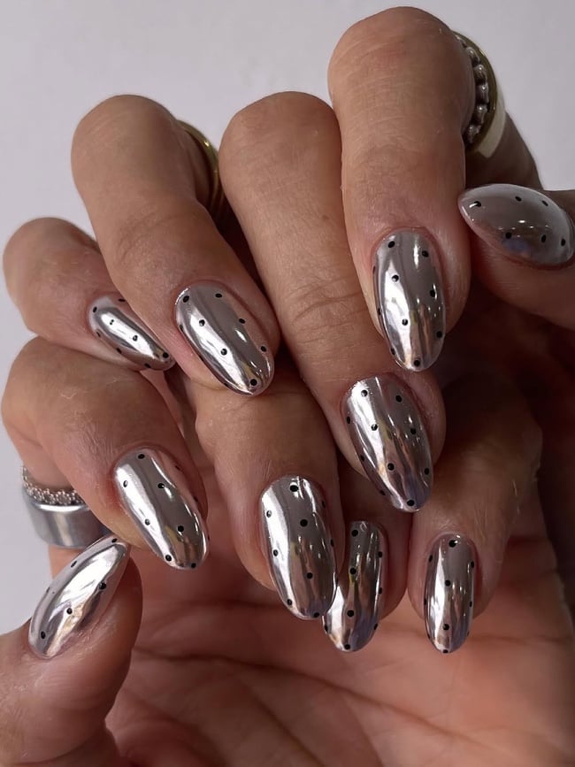 Silver Chrome With Black Dot Accents Silver Chrome With Black Dot Accents — Simple Metallic Nails