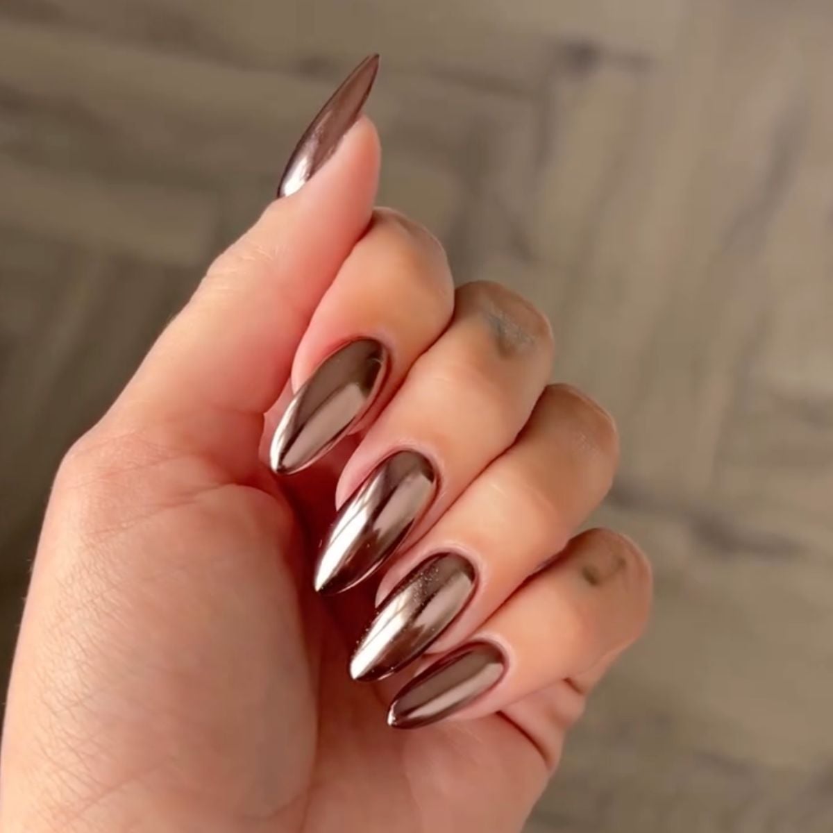 Sleek Silver Chrome Long Almond Nails Sleek Silver Chrome Long Almond Nails — Simple Metallic Nails
