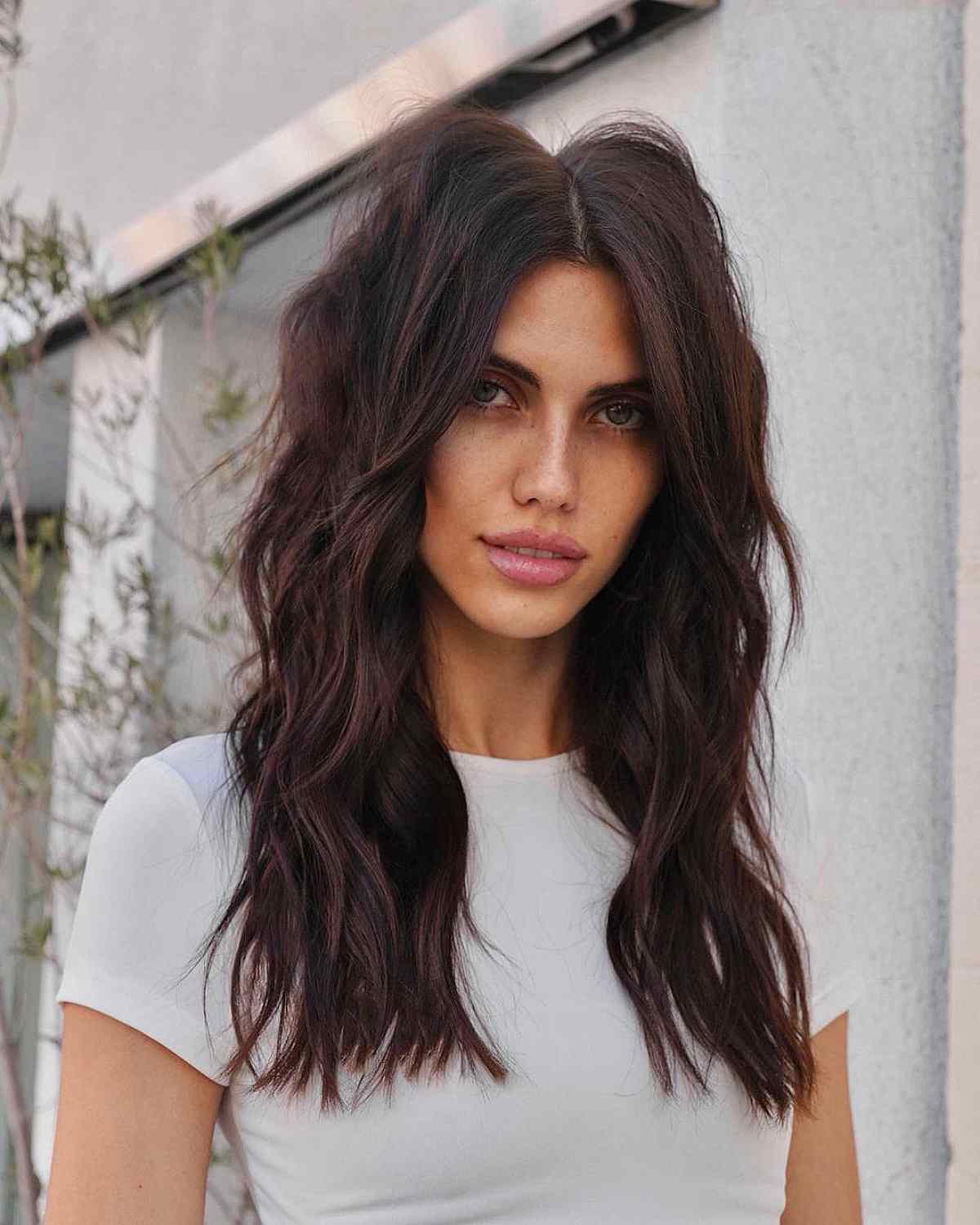 Mid-Back Length Voluminous Waves With Middle Part Mid-Back Length Voluminous Waves With Middle Part — Simple Middle Part Hair