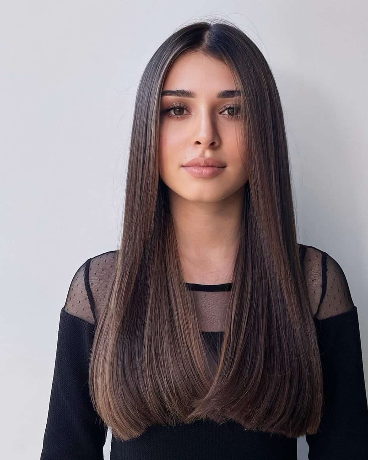 Mid-Back Hair With Face-Framing Layers And Curtain Bangs, Wavy Mid-Back Hair With Face-Framing Layers And Curtain Bangs, Wavy — Simple Middle Part Hair