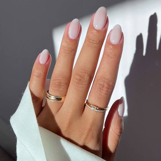 Glossy Soft Milky Oval Nails Glossy Soft Milky Oval Nails — Simple Milky White Nails