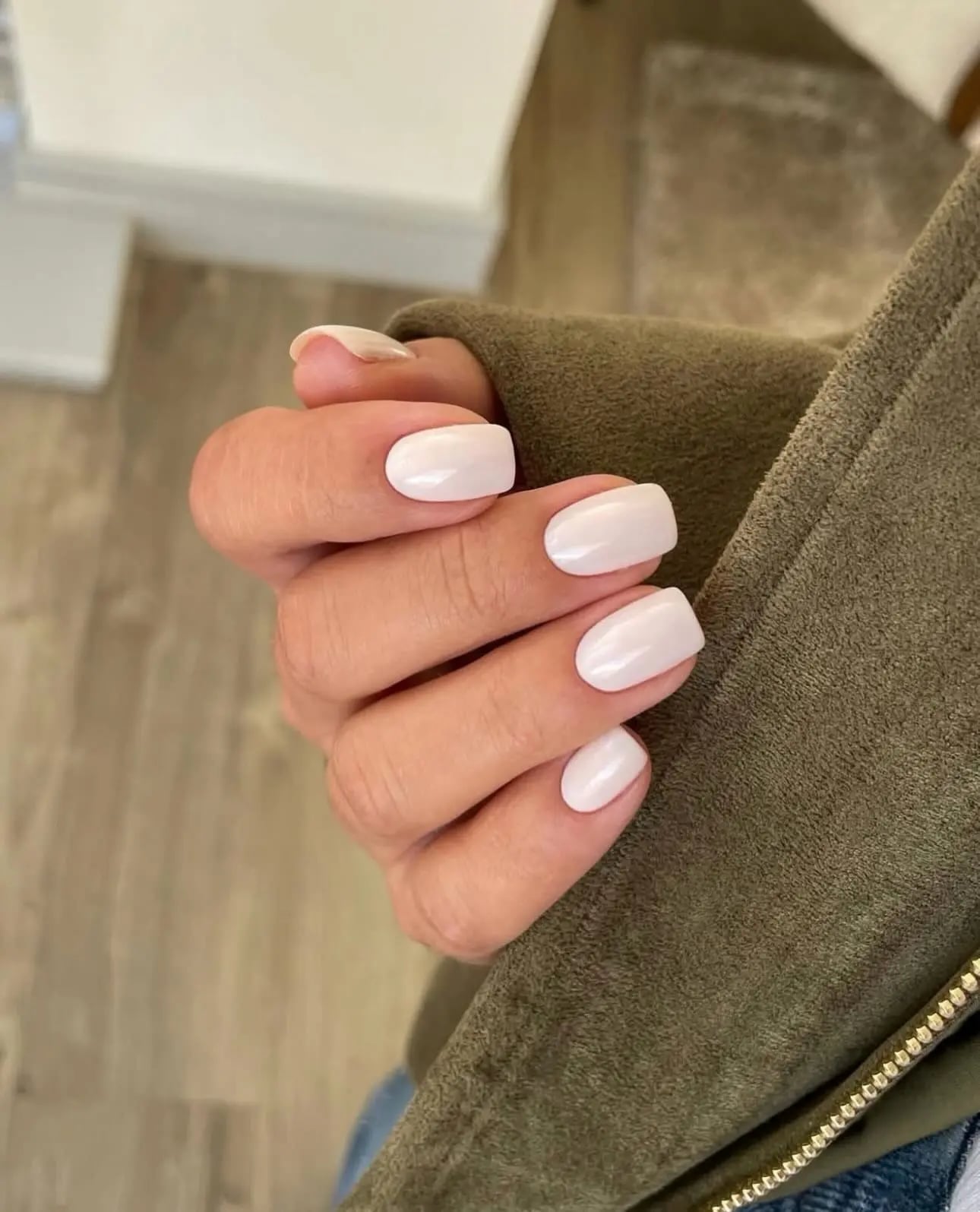 Glossy Soft Milky Short Squoval Nails Glossy Soft Milky Short Squoval Nails — Simple Milky White Nails