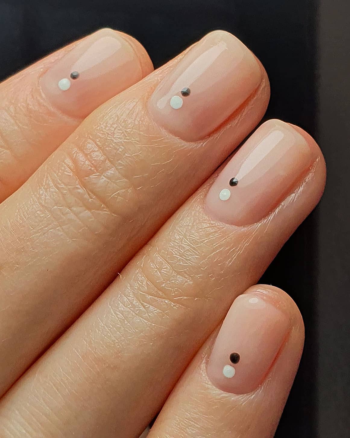 Short Square With Minimalist Black And White Dots, Close-Up Take Short Square With Minimalist Black And White Dots, Close-Up Take — Simple Minimalist Nails