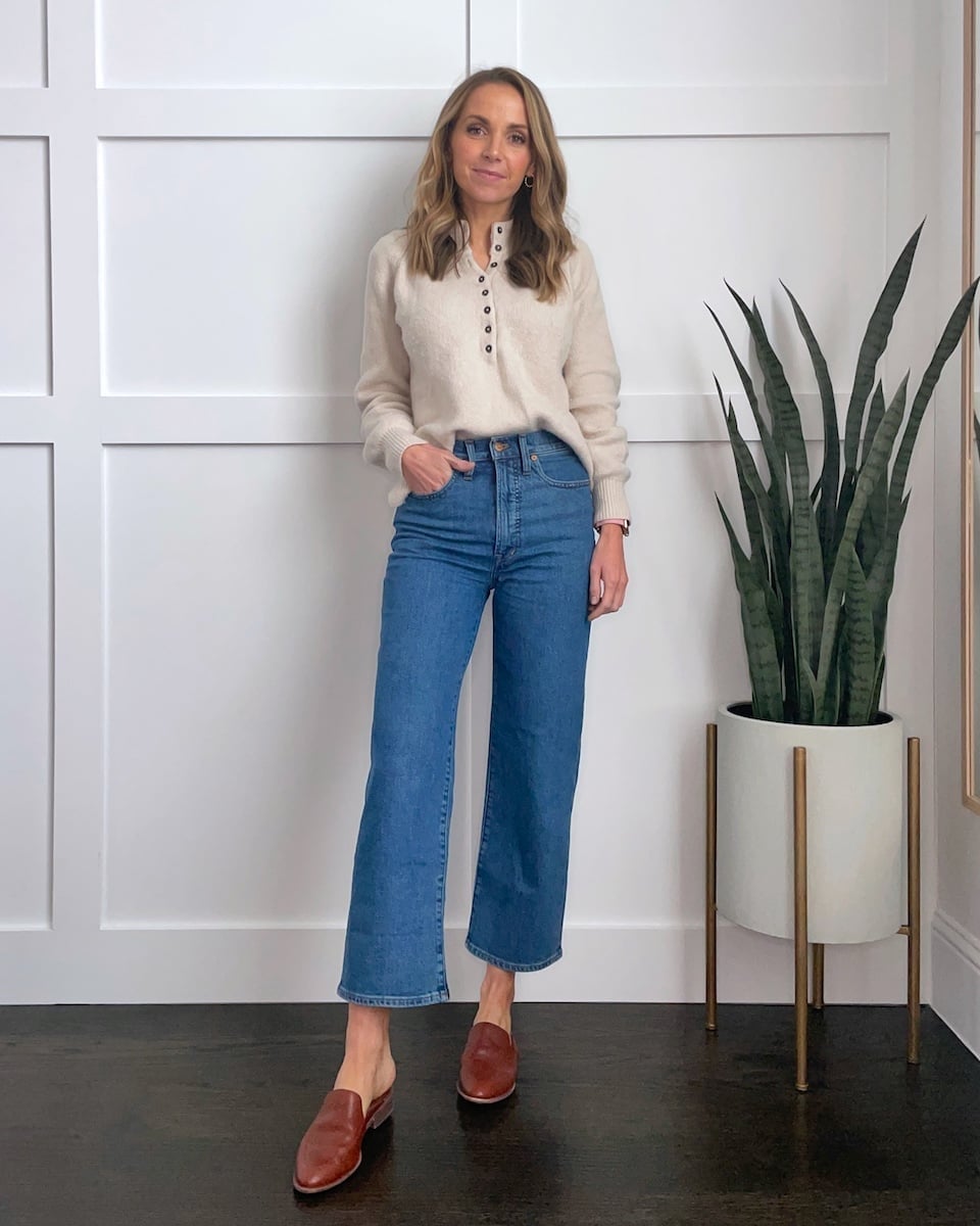 Wide-Leg Jeans With Cream Sweater And Brown Mules, Close-Up Take Wide-Leg Jeans With Cream Sweater And Brown Mules, Close-Up Take — Simple Mules Outfits