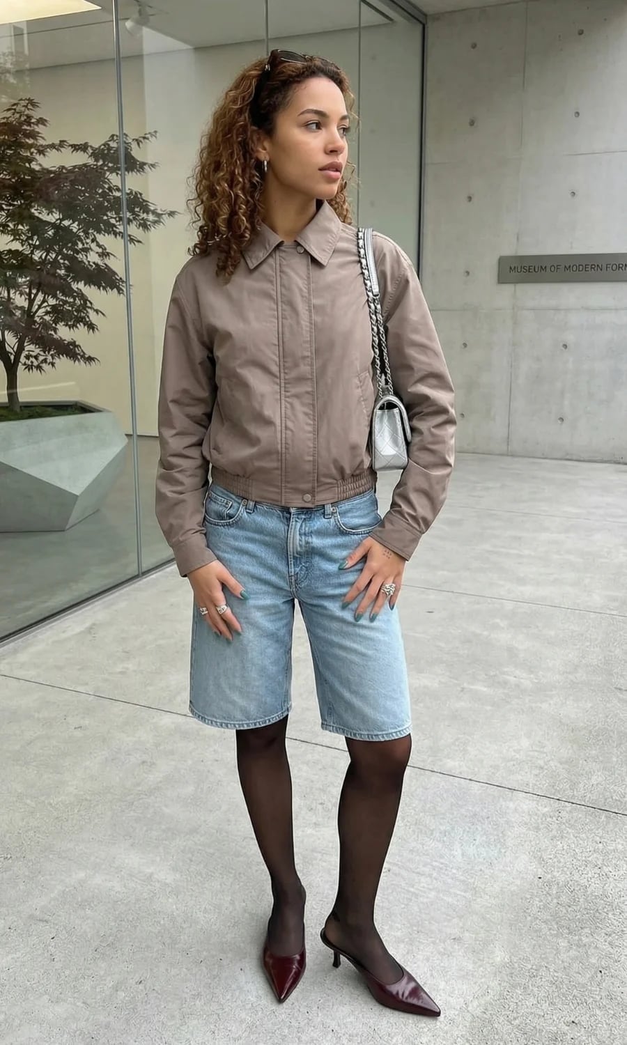 Denim Shorts With Burgundy Mules and Brown Bomber Jacket Denim Shorts With Burgundy Mules and Brown Bomber Jacket — Simple Mules Outfits