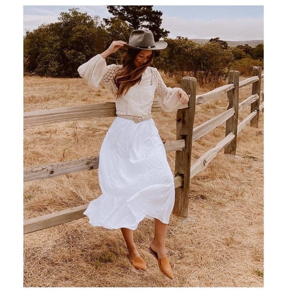 Lace Top With Midi Dress And Tan Mules Lace Top With Midi Dress And Tan Mules — Simple Mules Outfits