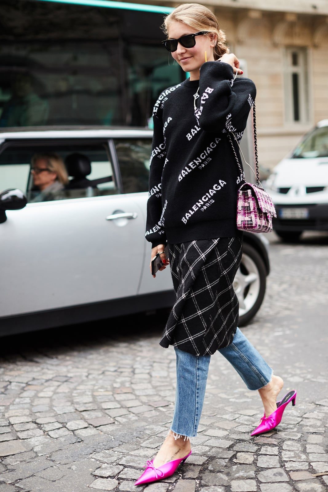Pink Mules With Plaid Skirt And Logo Sweater and Straight Leg Jeans Pink Mules With Plaid Skirt And Logo Sweater and Straight Leg Jeans — Simple Mules Outfits