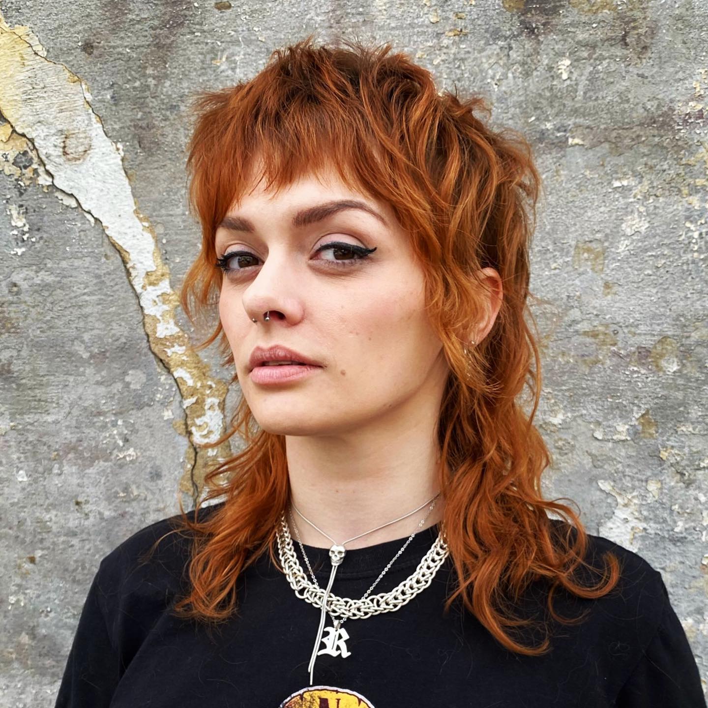 Mid-Back Copper Red Mullet With Choppy Bangs and Textured Waves — Simple Mullet Hairstyles