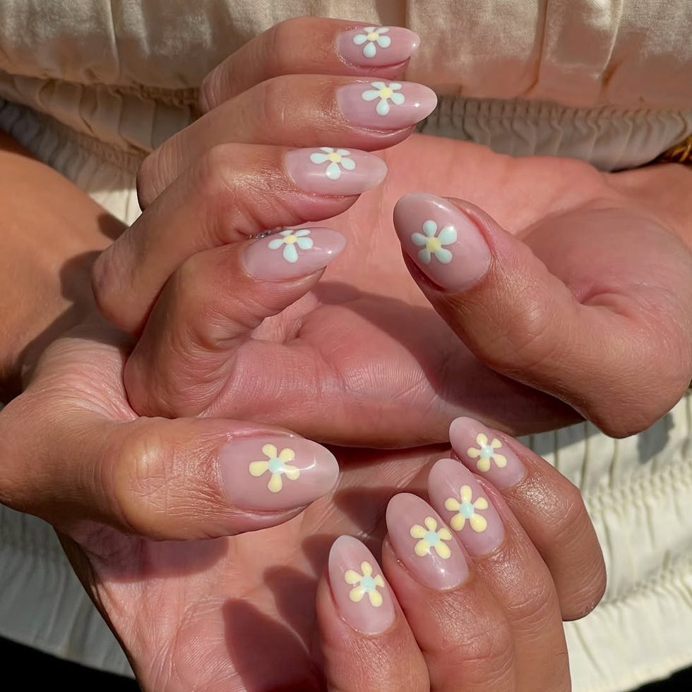 Short Oval Pink Pastel Flower Nails — Simple Nail Art Inspo