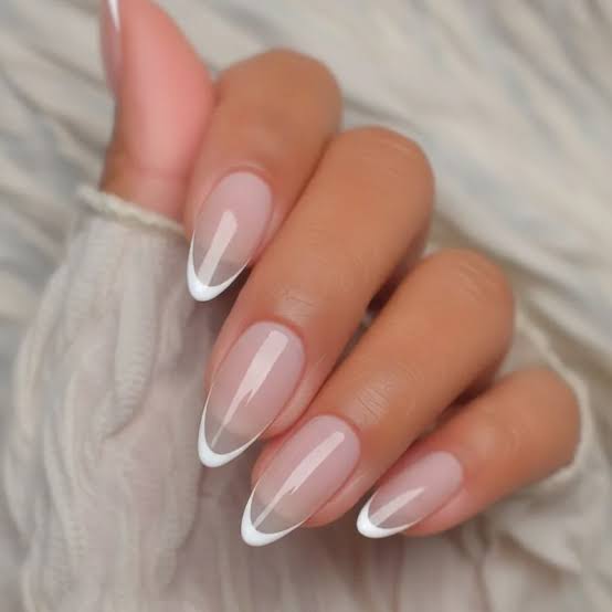 Sheer Nude Medium Almond with Daisy Art — Simple Nails Almond Inspo