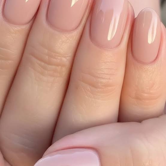 Short Almond Minimalist French — Simple Nails Almond Inspo