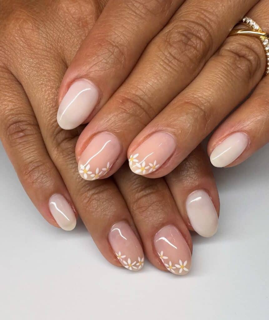Short Oval Sheer Nude Daisy Art Nails Short Oval Sheer Nude Daisy Art Nails — Simple Nails for Wedding