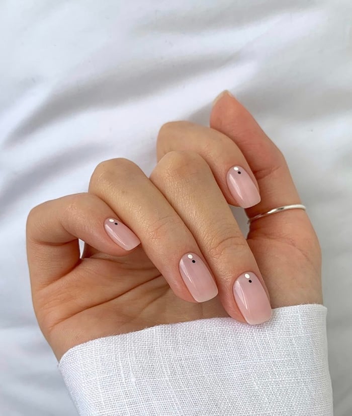 Short Oval Pale Pink with Black Dot Accent Short Oval Pale Pink with Black Dot Accent — Simple Nails for Wedding