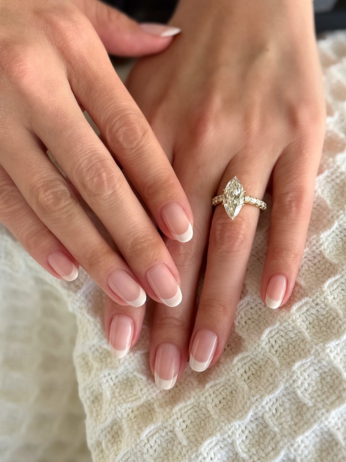 Medium Oval Perfect French Tips Medium Oval Perfect French Tips — Simple Nails for Wedding