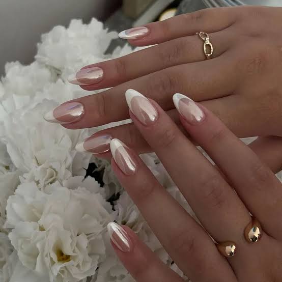 Medium Almond Chrome French Design Medium Almond Chrome French Design — Simple Nails for Wedding