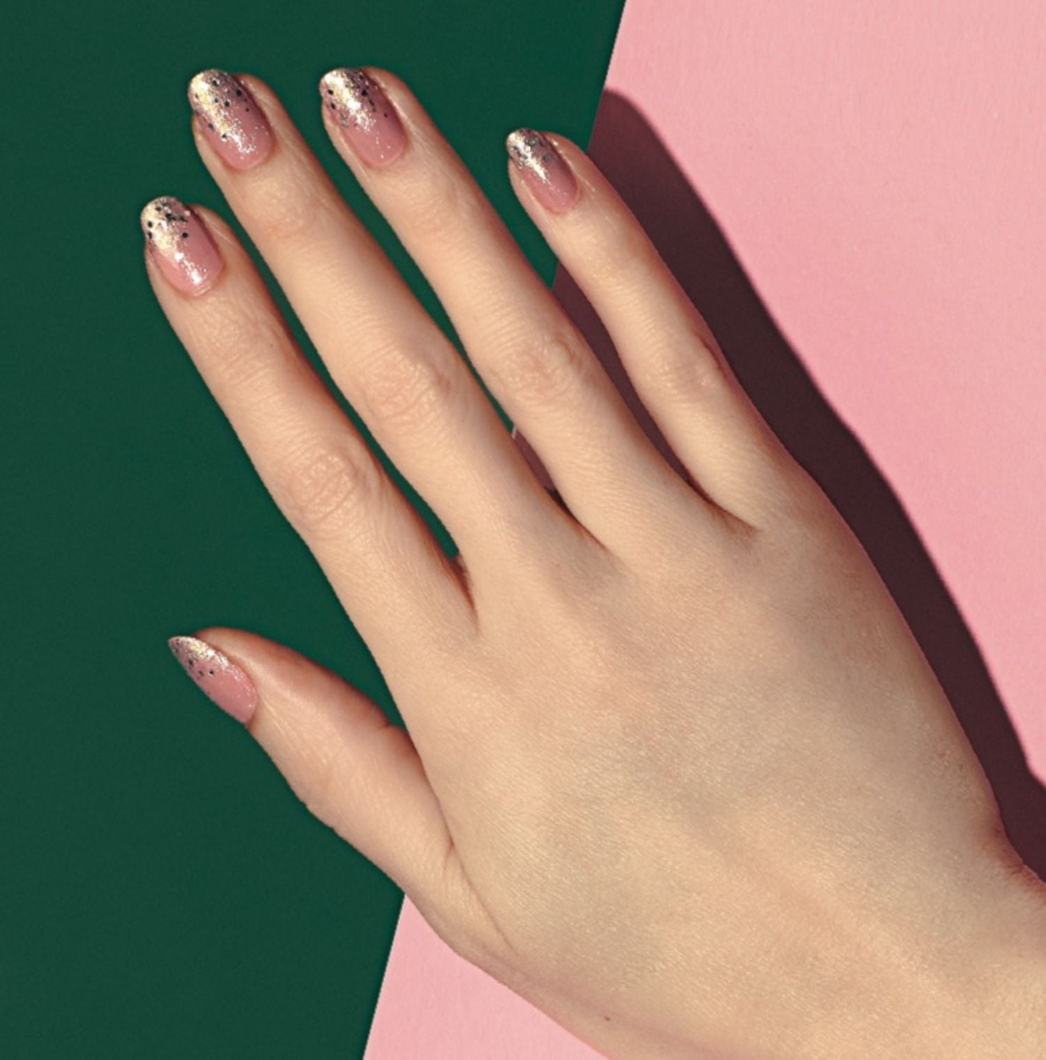 Short Almond Pink Glitter Ombre Short Almond Pink Glitter Ombre — Simple Nails for Wedding