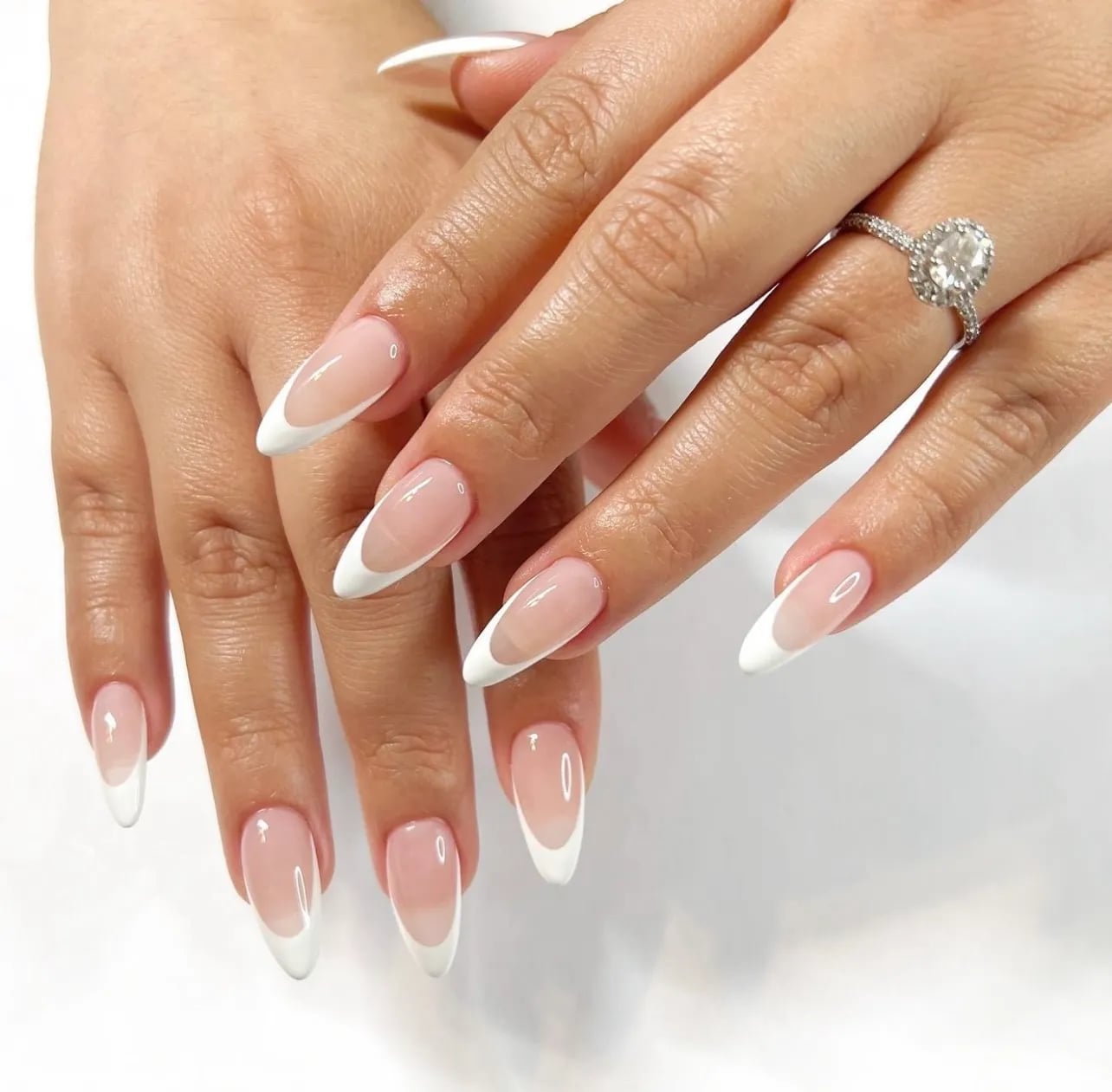 Medium Oval Sheer Pink French Design, Glossy Medium Oval Sheer Pink French Design, Glossy — Simple Nails for Wedding