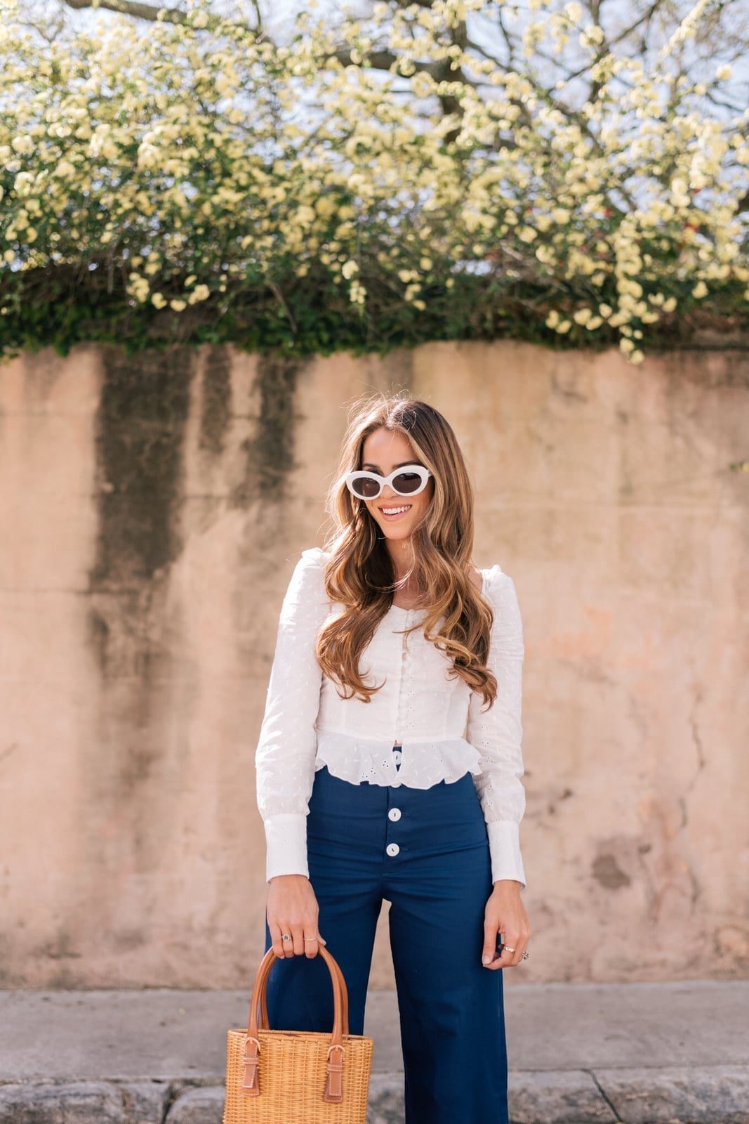 Navy Wide-Leg Cropped Pants With White Blouse Navy Wide-Leg Cropped Pants With White Blouse — Simple Navy Blue Pants Outfits