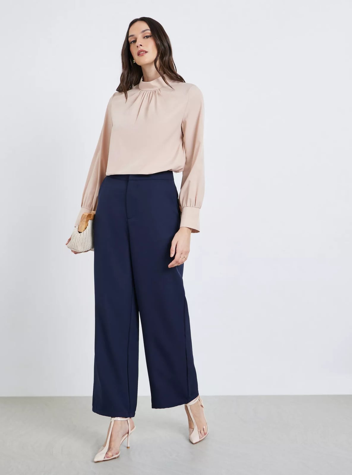 Navy Wide-Leg Trousers With Beige High Neck Top Navy Wide-Leg Trousers With Beige High Neck Top — Simple Navy Blue Pants Outfits