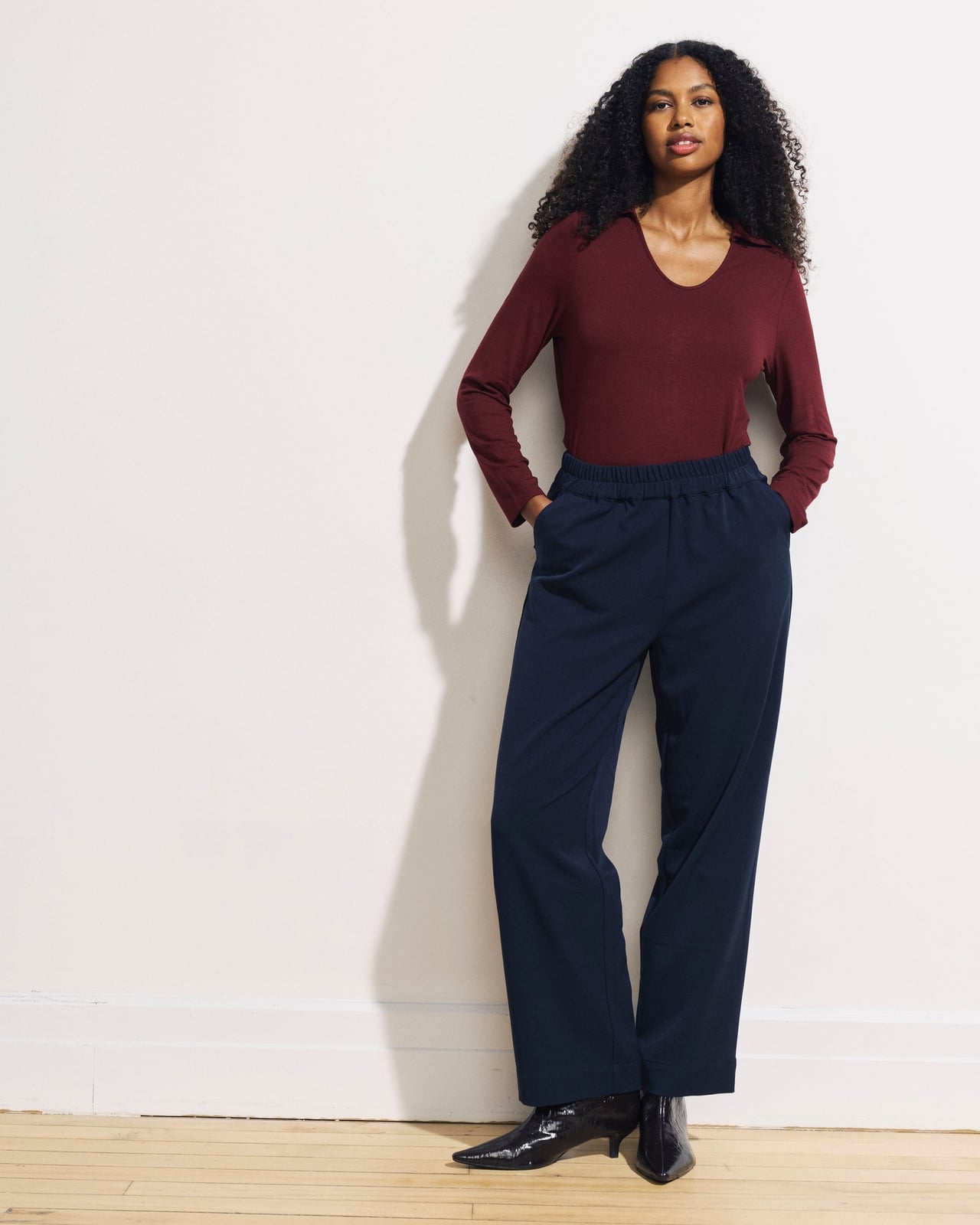 Navy Wide-Leg Trousers With Burgundy Top Navy Wide-Leg Trousers With Burgundy Top — Simple Navy Blue Pants Outfits