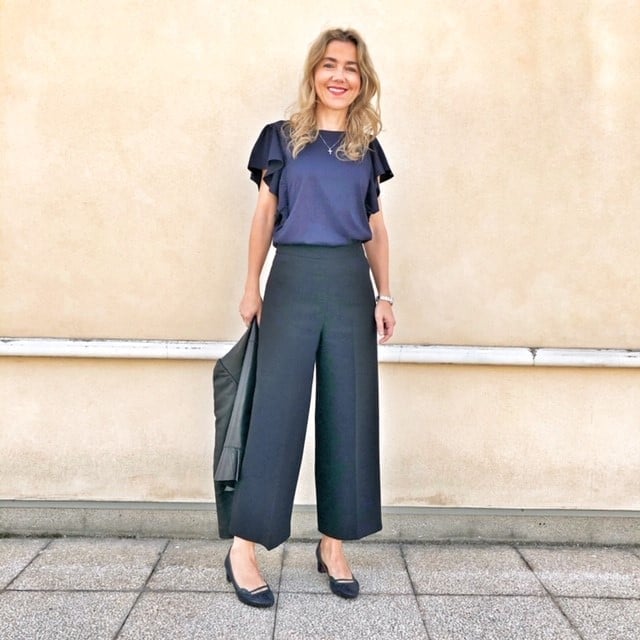 Charcoal Wide-Leg Trousers with Ruffled Top Charcoal Wide-Leg Trousers with Ruffled Top — Simple Negros Outfits