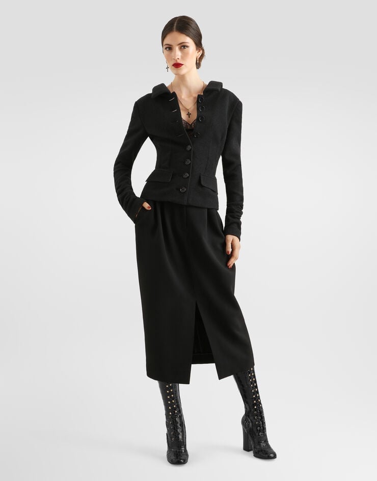 Sharp Black Jacket with High-Slit Midi Skirt Sharp Black Jacket with High-Slit Midi Skirt — Simple Negros Outfits