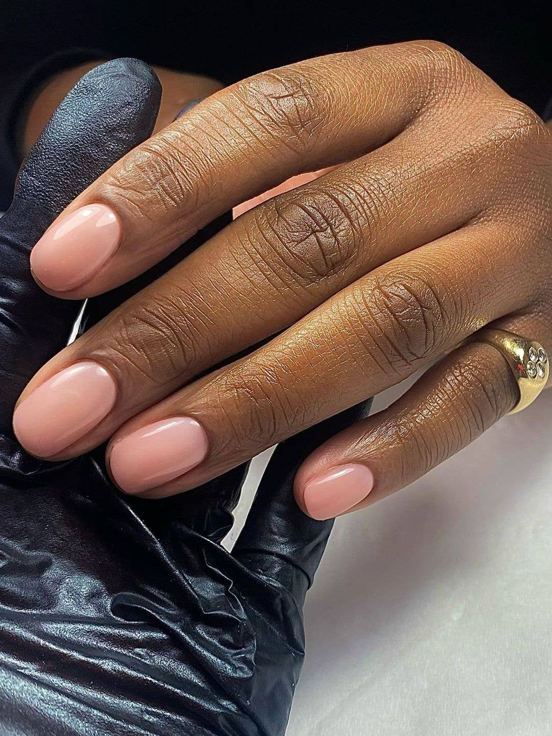 Glossy Soft Light Peach Pink Short Oval Nails, Close-Up Take Glossy Soft Light Peach Pink Short Oval Nails, Close-Up Take — Simple Neutral Nails Colors