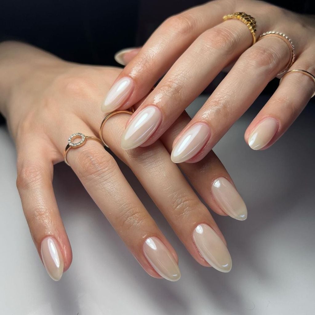 Glossy Sheer Milky Beige Oval Nails Glossy Sheer Milky Beige Oval Nails — Simple Neutral Nails Colors