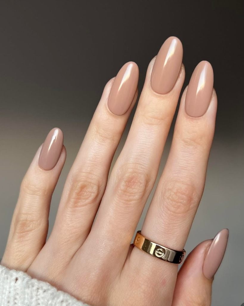 Glossy Uniform Light Beige Medium Almond Nails Glossy Uniform Light Beige Medium Almond Nails — Simple Neutral Nails Colors