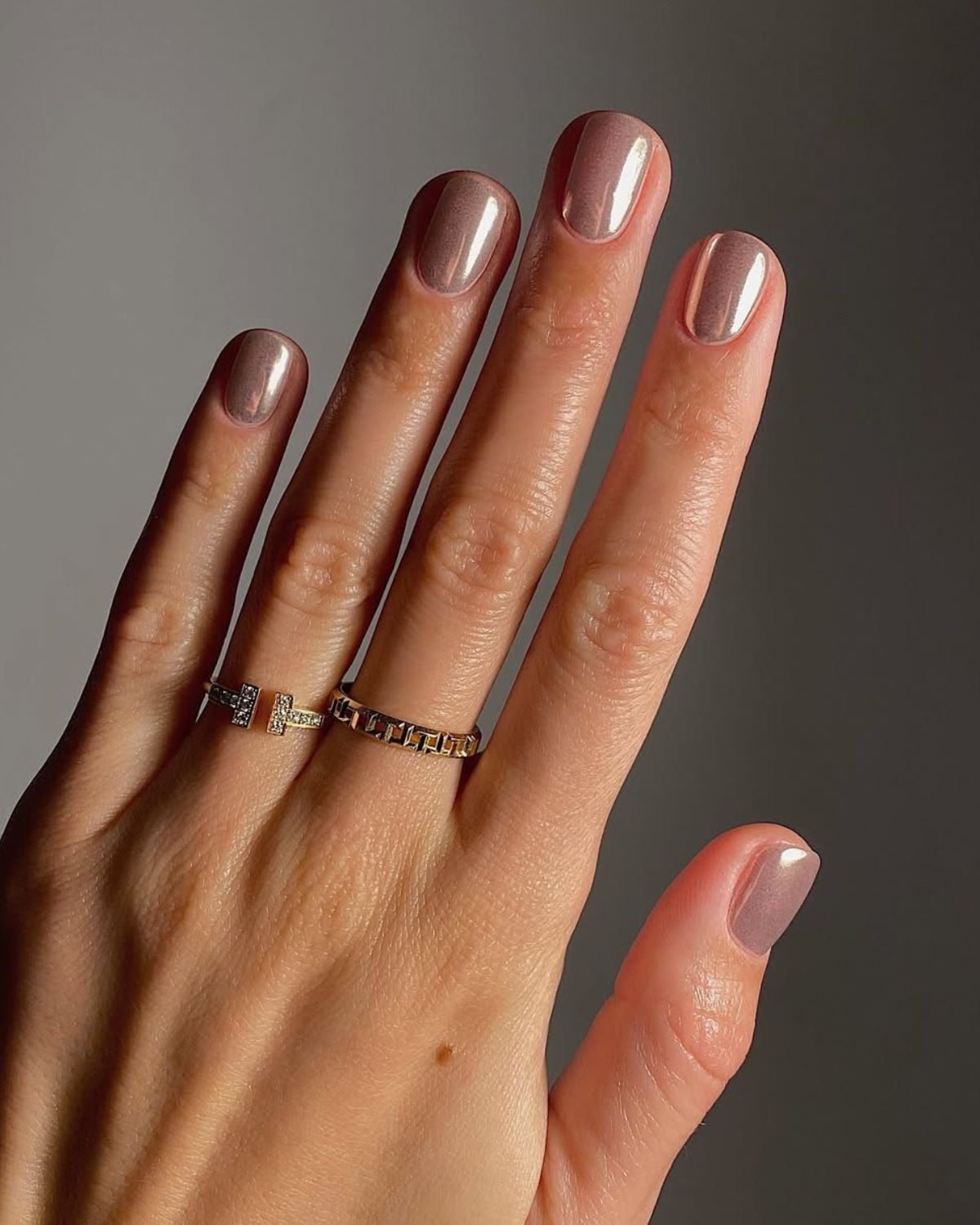 Shimmer Chrome Taupe Pink Short Oval Nails Shimmer Chrome Taupe Pink Short Oval Nails — Simple Neutral Nails Colors
