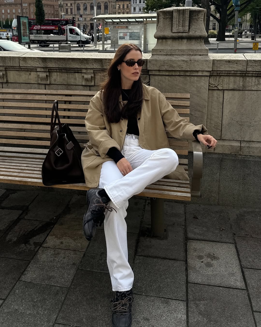 Oversized Jacket Over Turtleneck with White Jeans Oversized Jacket Over Turtleneck with White Jeans — Simple New Balance Outfits