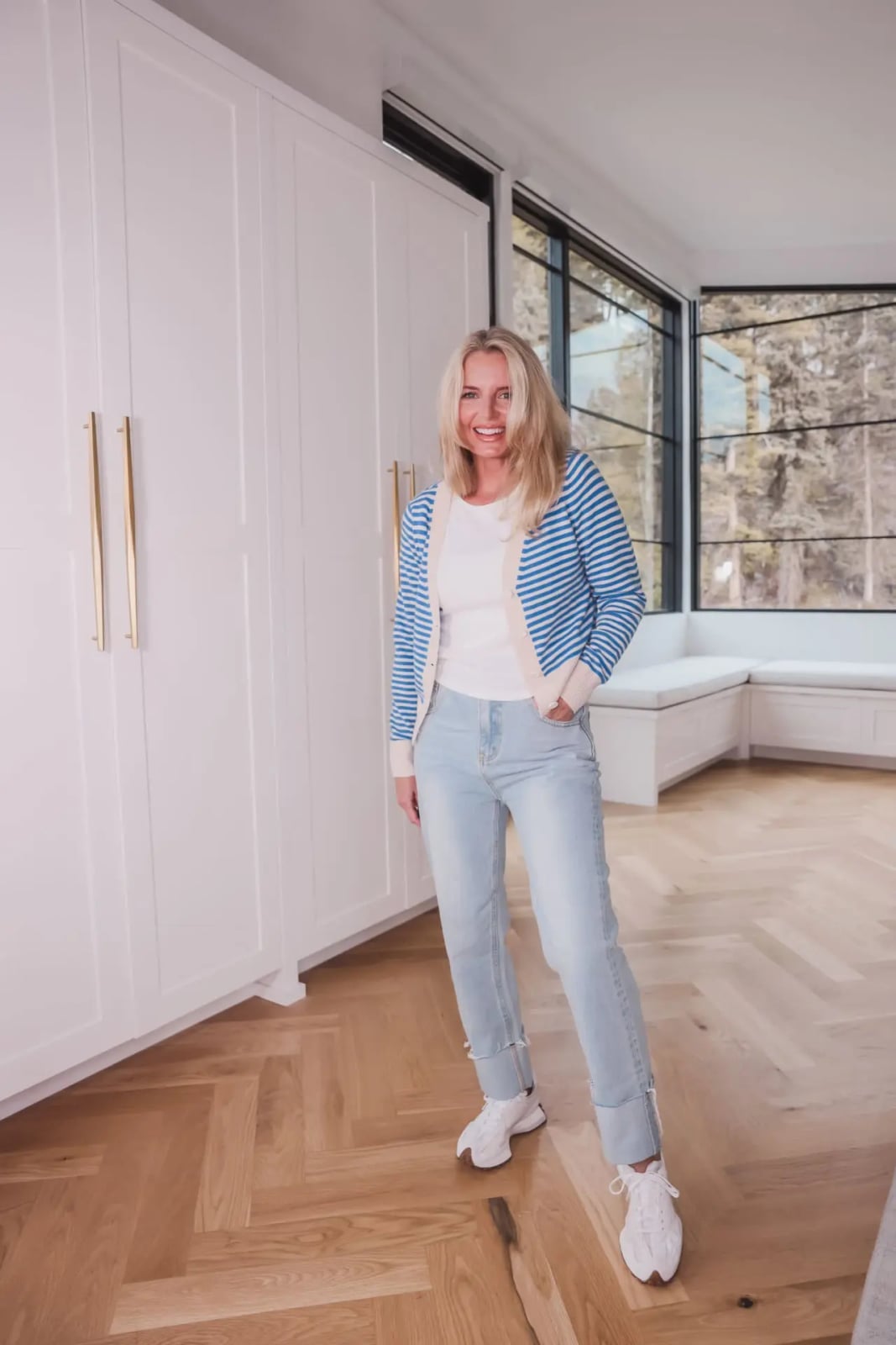 Striped Cardigan Over T-Shirt with Straight-Leg Jeans Striped Cardigan Over T-Shirt with Straight-Leg Jeans — Simple New Balance Outfits
