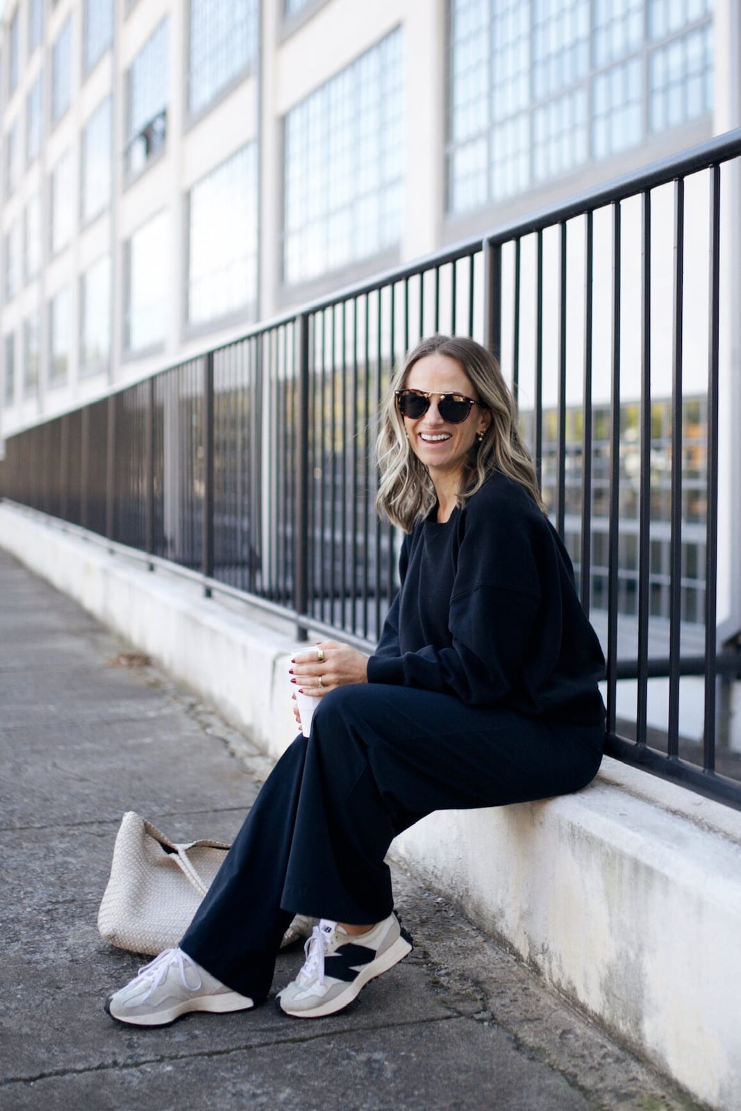 Black Crewneck Sweatshirt with Wide-Leg Trousers and Sneakers Black Crewneck Sweatshirt with Wide-Leg Trousers and Sneakers — Simple New Balance Outfits
