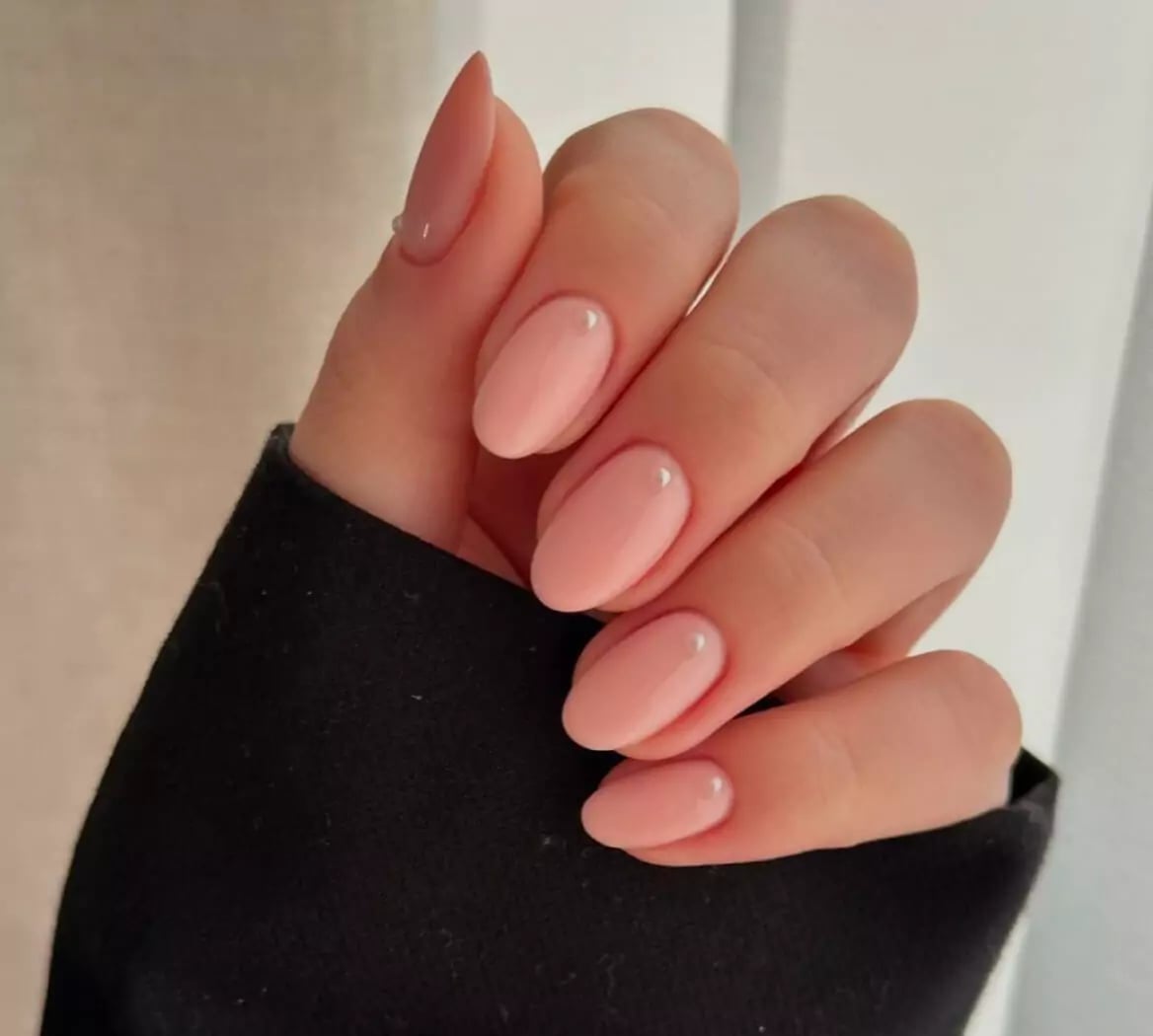 Medium Oval Nude With Glitter Gradient Tips — Simple Nude Nails