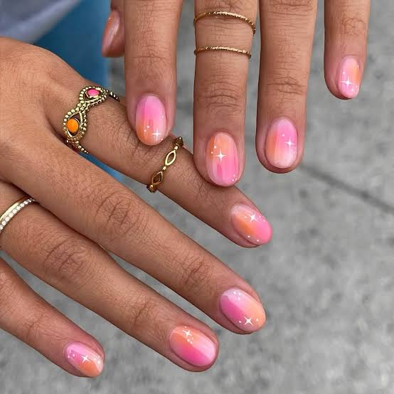 Pink Orange Gradient Short Oval Nails with Sparkle — Simple Ombre Nails
