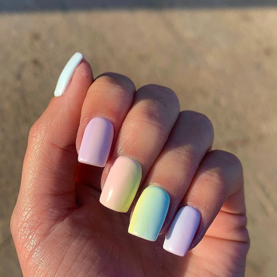 Soft Peach to White Short Oval Ombre — Simple Ombre Nails