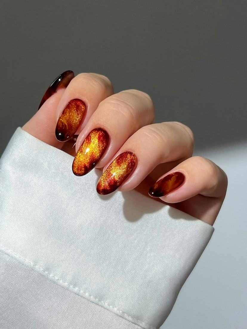Fiery Orange Gradient Cat Eye Glossy Oval Fiery Orange Gradient Cat Eye Glossy Oval — Simple Orange Cat Eye Nails