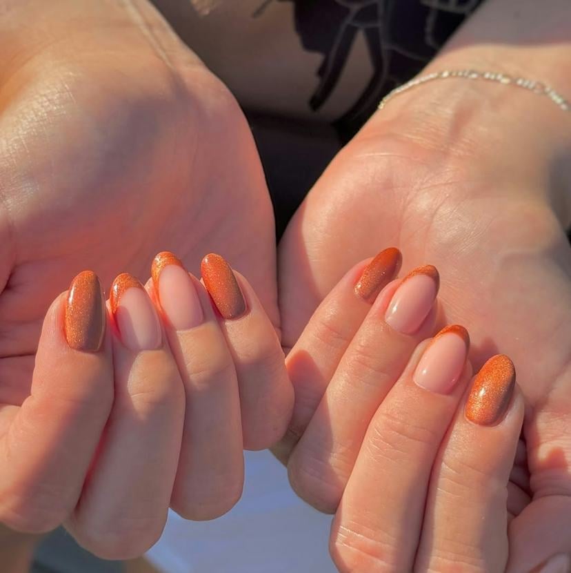 Sheer Nude Orange Shimmer French Medium Oval Sheer Nude Orange Shimmer French Medium Oval — Simple Orange Cat Eye Nails