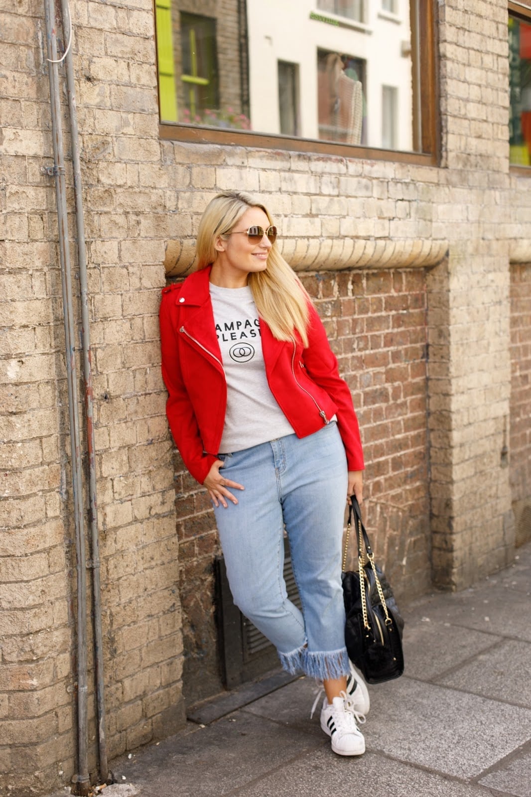 Suede Moto Jacket With Graphic T-shirt And Cropped Jeans Suede Moto Jacket With Graphic T-shirt And Cropped Jeans — Simple Outfits for Curvy