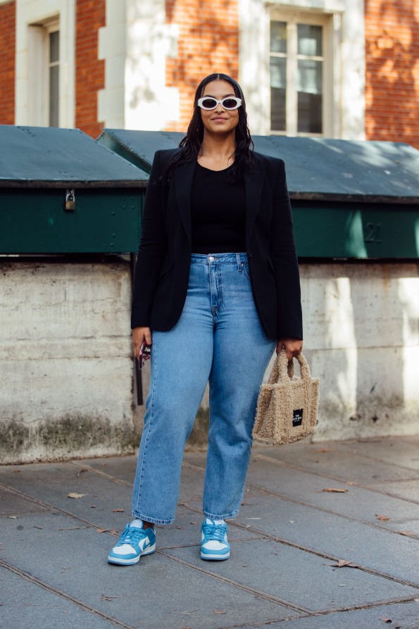 Black Blazer With T-shirt And Wide-Leg Jeans Black Blazer With T-shirt And Wide-Leg Jeans — Simple Outfits for Curvy