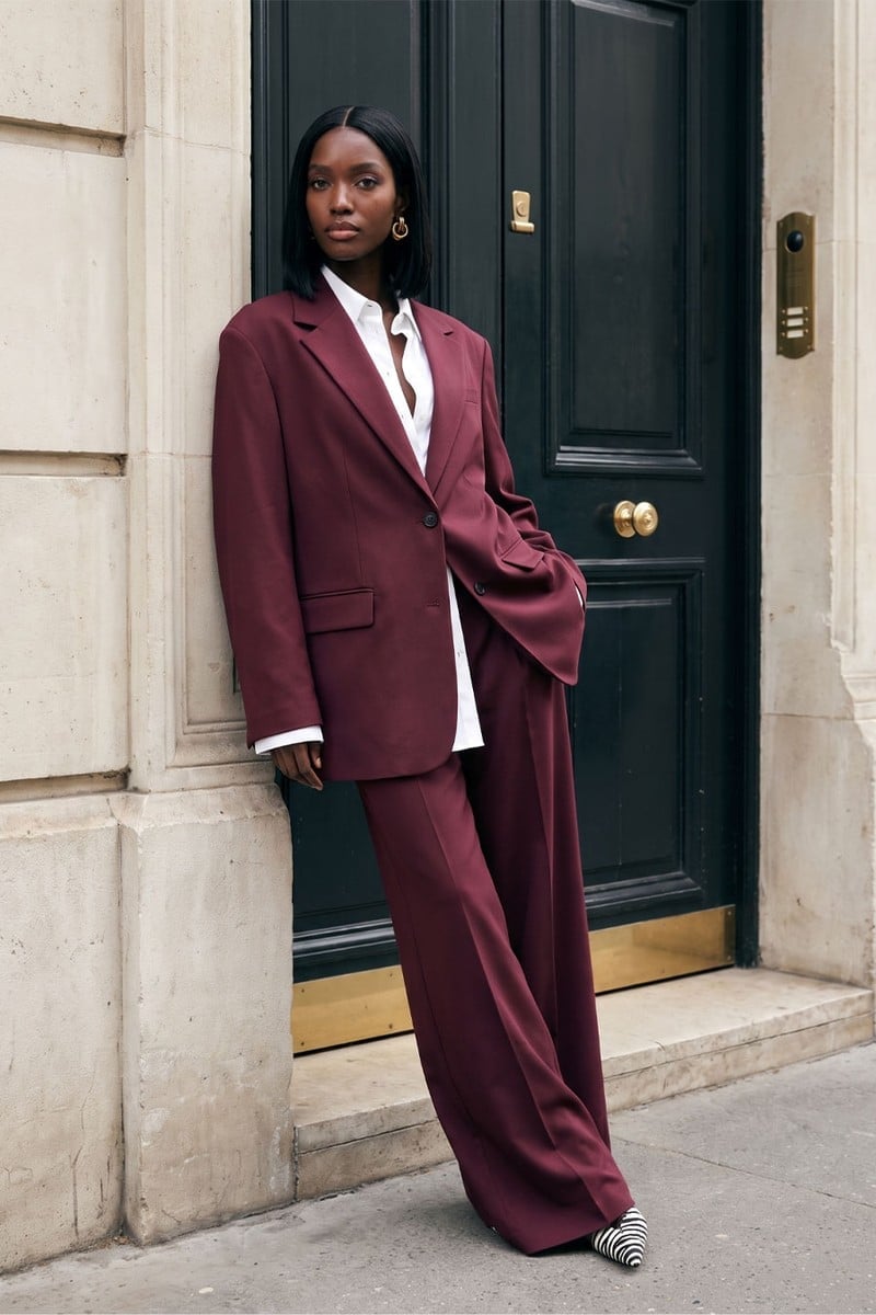 Burgundy Oversized Blazer With Matching Trousers and Striped Heels Burgundy Oversized Blazer With Matching Trousers and Striped Heels — Simple Oversized Blazer Outfits
