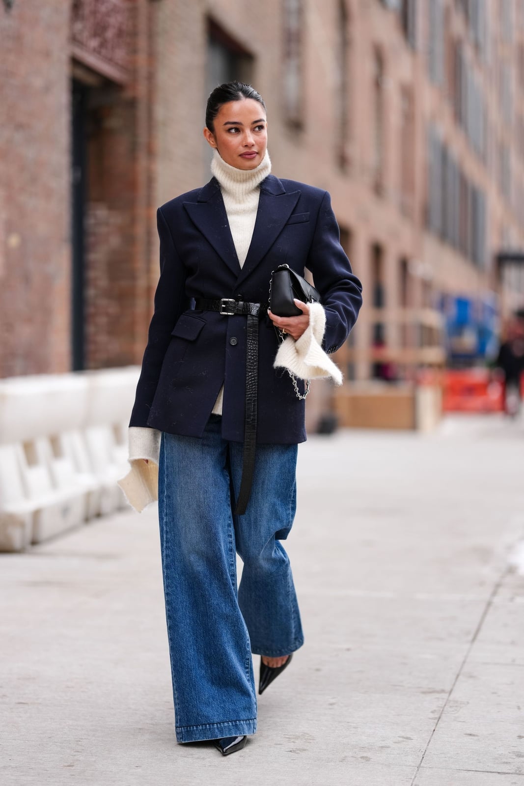Navy Oversized Blazer With Wide Belt Navy Oversized Blazer With Wide Belt — Simple Oversized Blazer Outfits