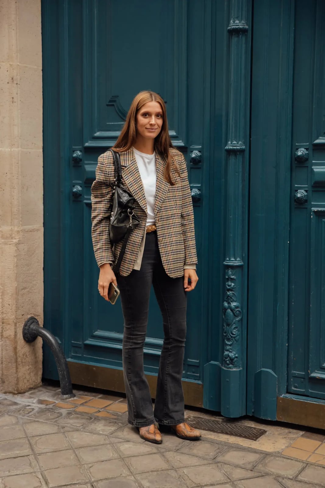 Checked Oversized Blazer With Flared Jeans Checked Oversized Blazer With Flared Jeans — Simple Oversized Blazer Outfits
