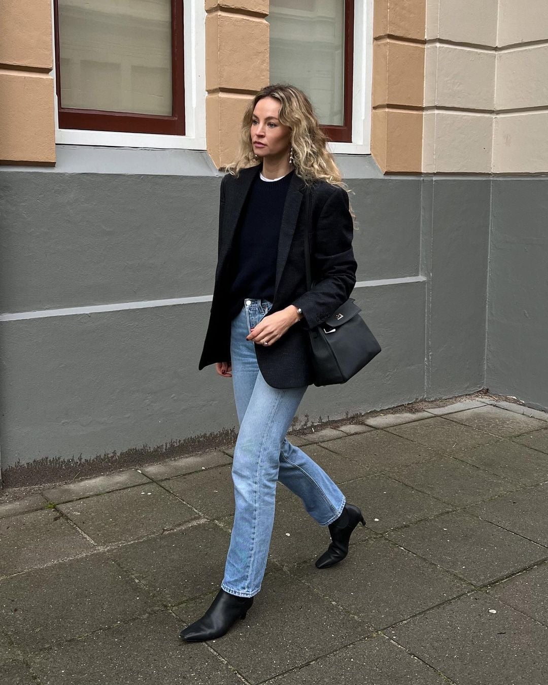 Charcoal Oversized Blazer With Navy Sweater Charcoal Oversized Blazer With Navy Sweater — Simple Oversized Blazer Outfits