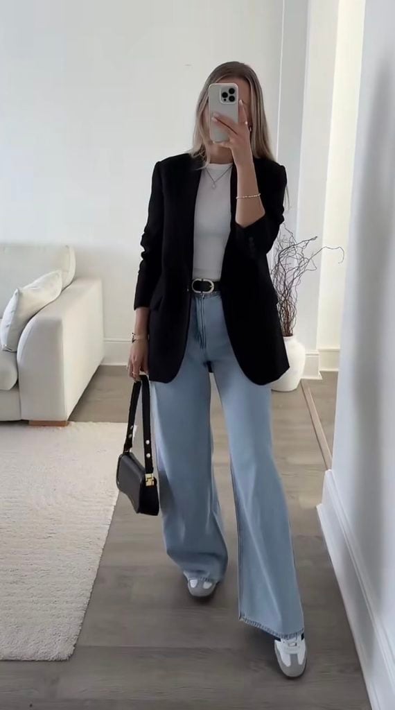 Simple Black Oversized Blazer With White Tee Simple Black Oversized Blazer With White Tee — Simple Oversized Blazer Outfits