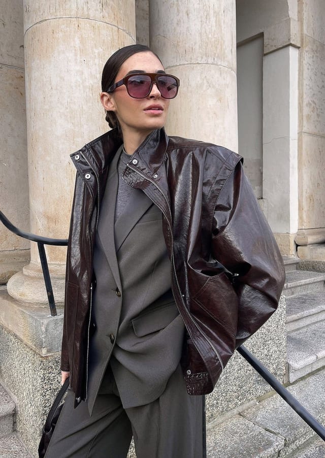 Grey Oversized Blazer With Shiny Jacket Layer Grey Oversized Blazer With Shiny Jacket Layer — Simple Oversized Blazer Outfits
