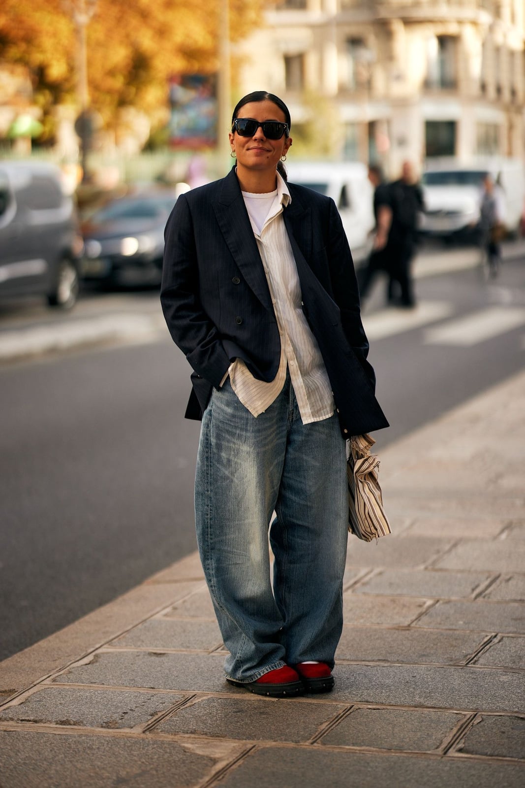 Navy Oversized Blazer With Baggy Jeans Navy Oversized Blazer With Baggy Jeans — Simple Oversized Blazer Outfits
