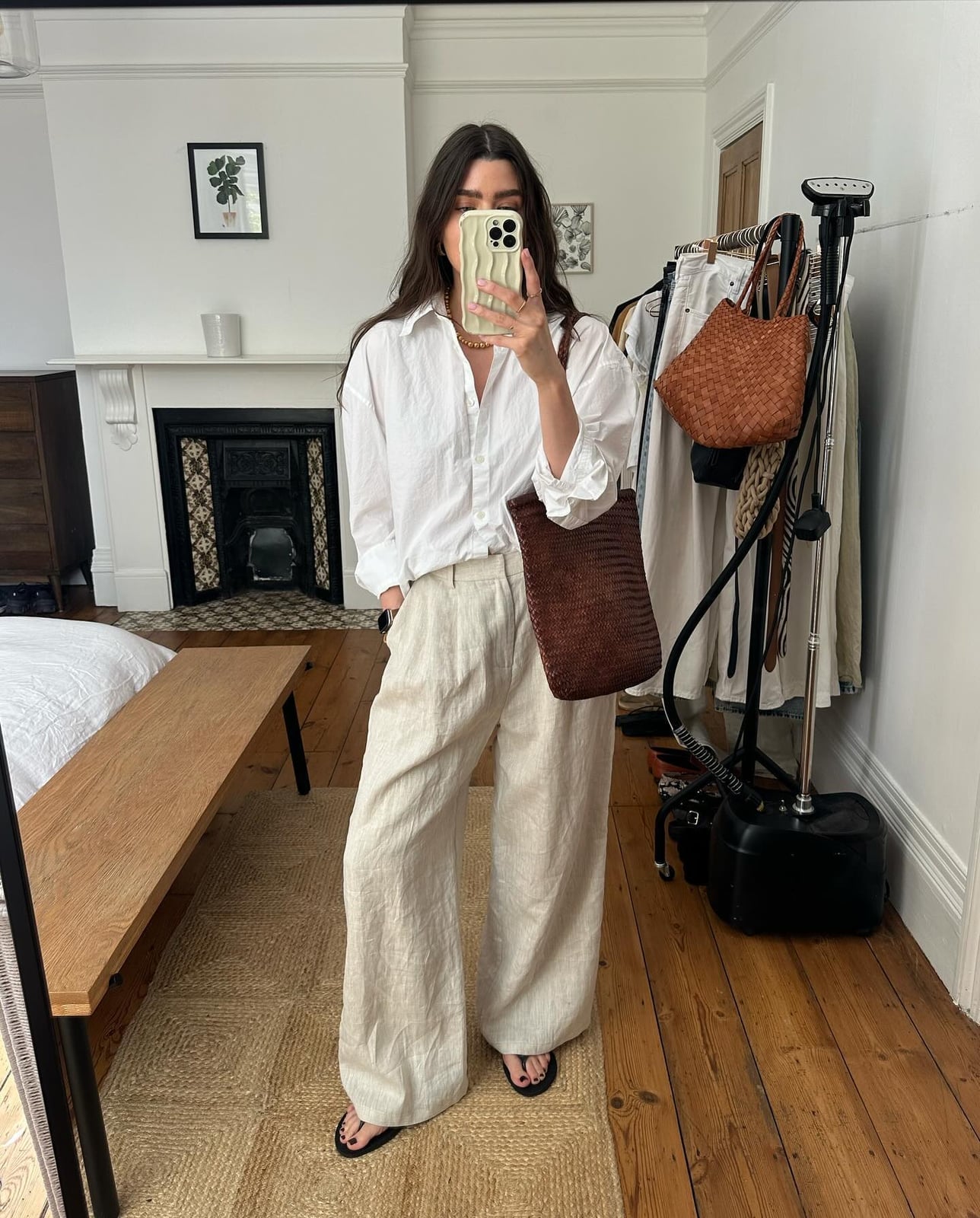 Beige Palazzo Pants with Oversized Linen Shirt and Flip-Flops Beige Palazzo Pants with Oversized Linen Shirt and Flip-Flops — Simple Palazzo Pants Outfits