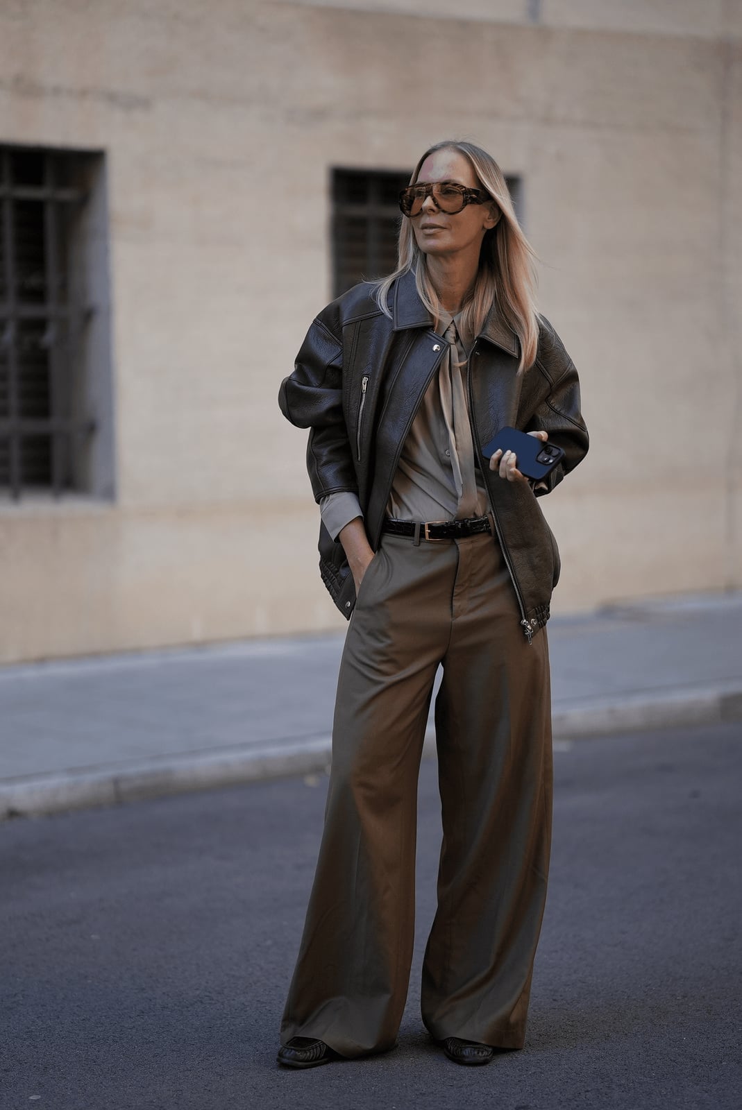 Olive Green Wide-Leg Trousers with Grey Shirt and Leather Jacket Olive Green Wide-Leg Trousers with Grey Shirt and Leather Jacket — Simple Palazzo Pants Outfits